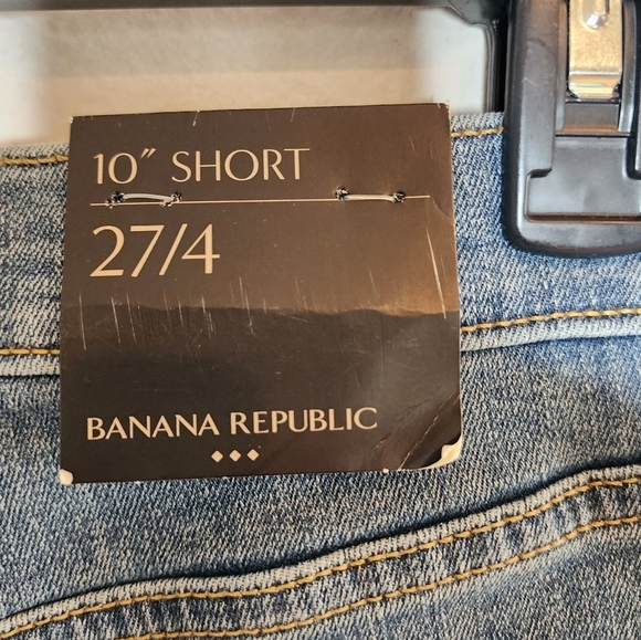 NWT Banana Republic highrise 10" denim shorts. Light to medium wash.  Size 27. - Picture 3 of 13